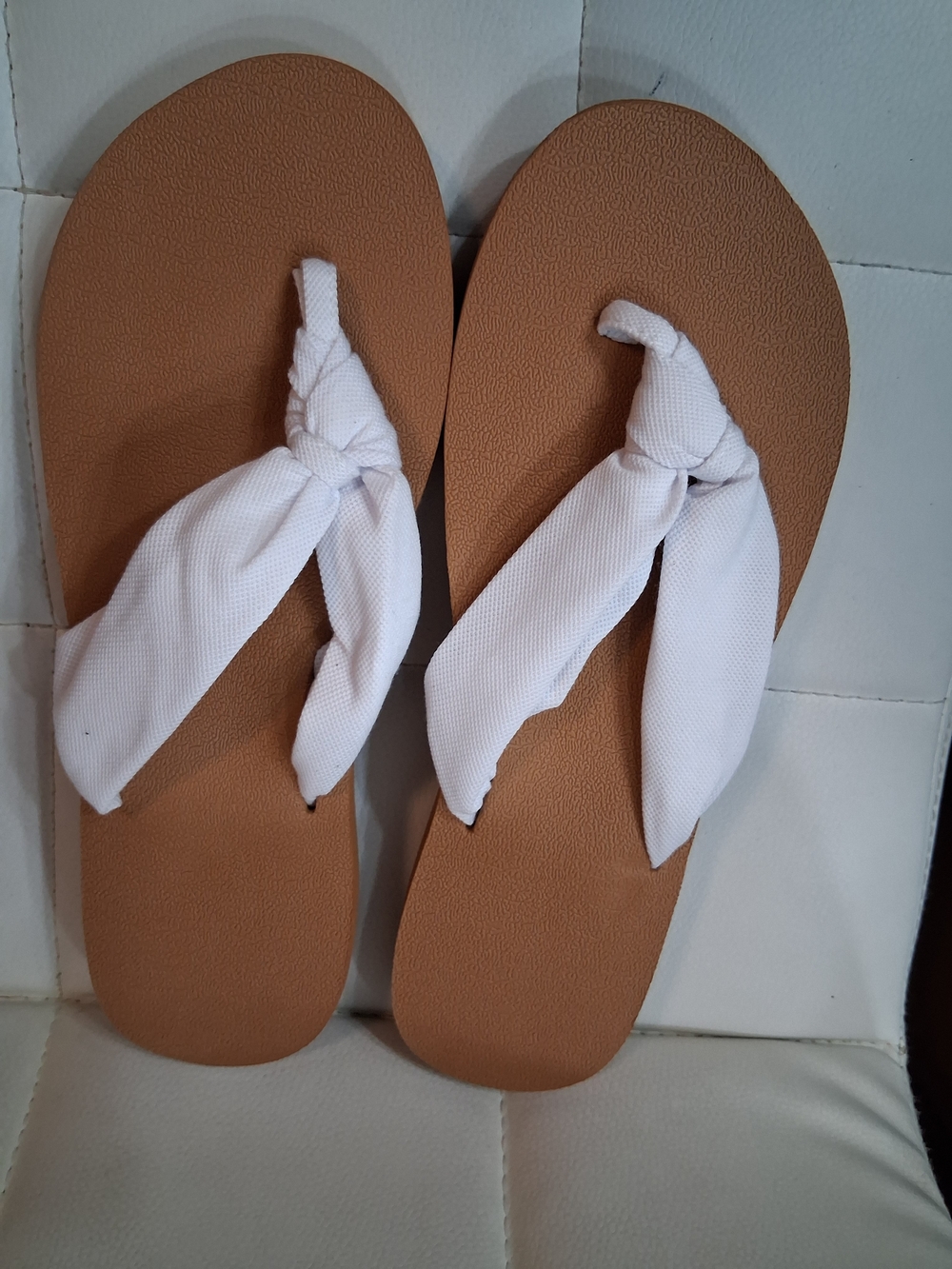 White Knot-Front Flip Flop Sandals Women Summer Wedding Beach Size 8